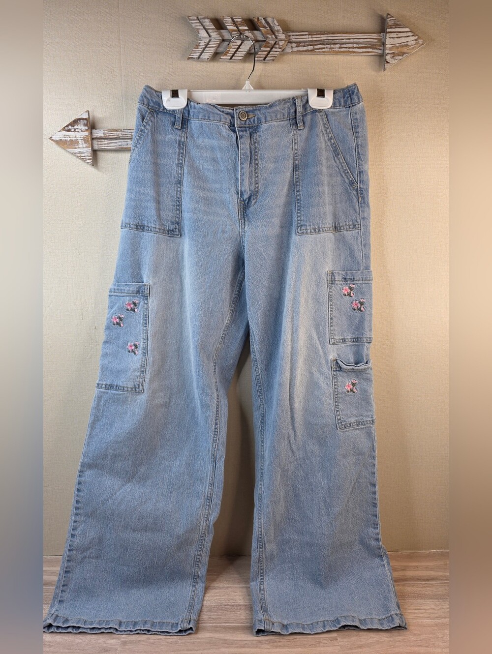 Ladies 12/14 No Boundaries Light Blue Embroidered Wide Leg Cargo Jeans